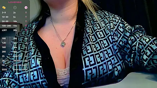 Snapshot of Emiliaaah chatting on March 9, 2026, 5:28 pm Emiliaaah online show from March 9, 2026, 5:28 pm