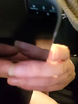 Isa363636 online show from April 19, 2026, 7:05 pm