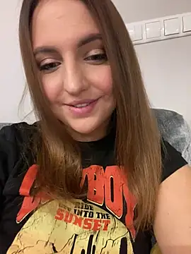 Snapshot of AliceDesmee chatting on February 8, 2026, 6:22 pm AliceDesmee online show from February 8, 2026, 6:22 pm