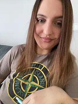 Snapshot of AliceDesmee chatting on February 14, 2026, 11:40 am AliceDesmee online show from February 14, 2026, 11:40 am