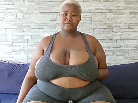 BustyBmw online show from February 22, 2026, 10:36 am