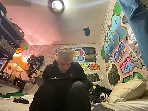 gothboiplzty online show from April 22, 2026, 6:16 am