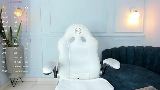 Lia Velez  online show from February 14, 2026, 3:47 am