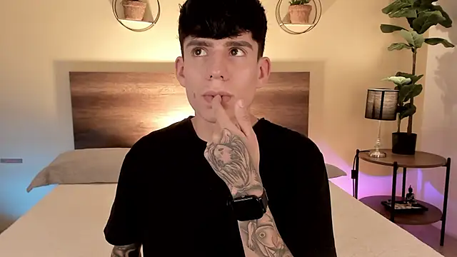 Angel eros  online show from February 4, 2026, 8:03 pm