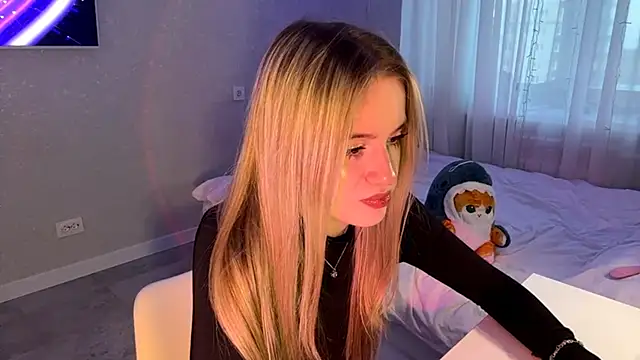 Between Eeys online show from March 25, 2026, 3:40 pm