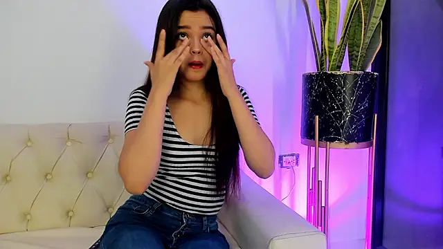 liorah wolf online show from February 13, 2026, 7:54 pm