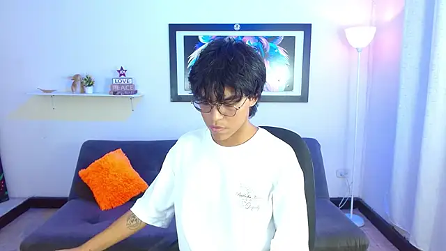 Maecum18 online show from February 10, 2026, 9:52 pm