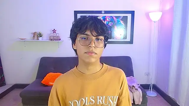 Maecum18 online show from February 23, 2026, 9:23 pm