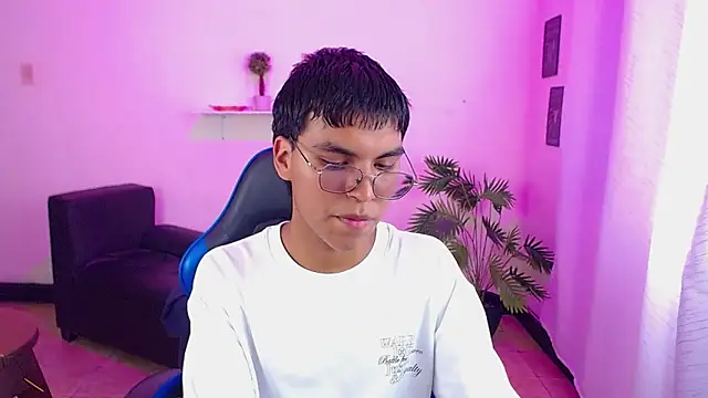 Maecum18 online show from March 31, 2026, 9:15 pm