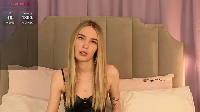 NikkiRyx online show from February 11, 2026, 4:01 pm