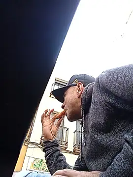 yoahotpetrafiery online show from April 3, 2026, 1:09 pm