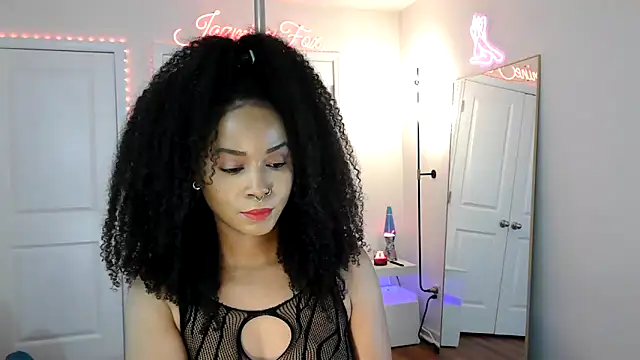 JazmineFoxx online show from April 24, 2026, 9:39 pm