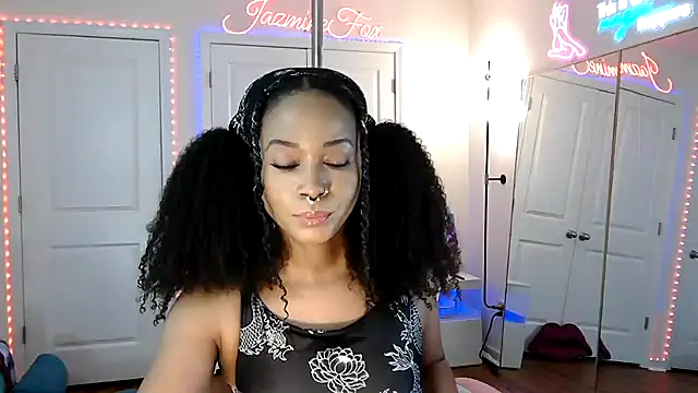 JazmineFoxx online show from May 5, 2026, 4:15 pm