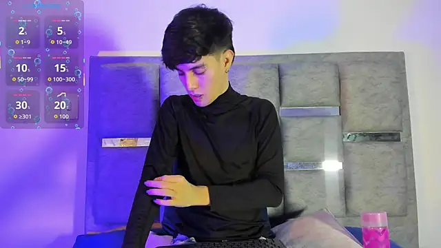 Snapshot of axxxel_twink chatting on May 4, 2026, 2:29 am axxxel twink online show from May 4, 2026, 2:29 am