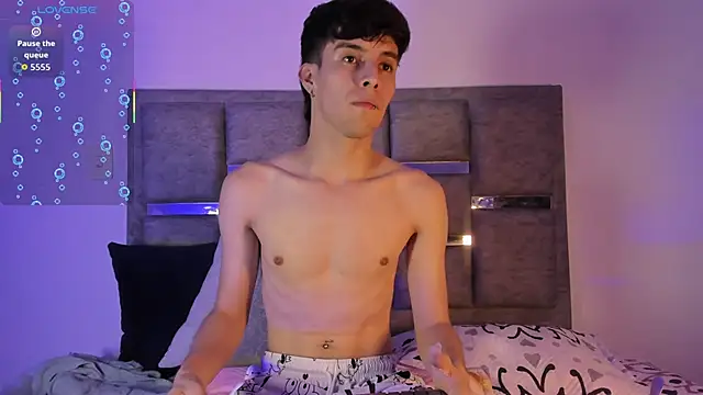 Snapshot of axxxel_twink chatting on May 7, 2026, 3:12 am axxxel twink online show from May 7, 2026, 3:12 am