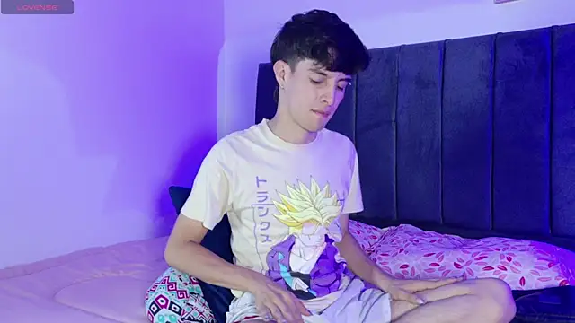 Snapshot of axxxel_twink chatting on May 12, 2026, 2:08 am axxxel twink online show from May 12, 2026, 2:08 am