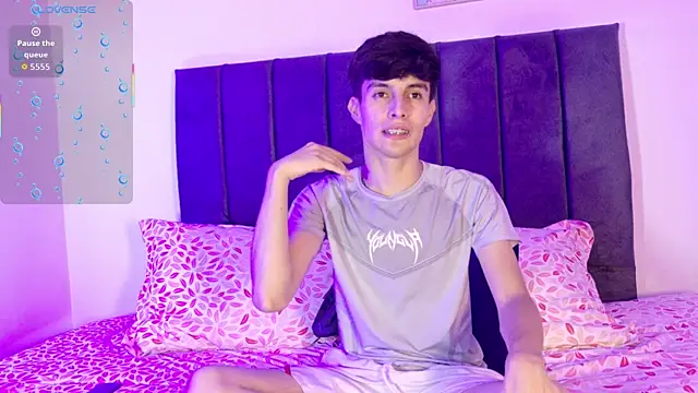Snapshot of axxxel_twink chatting on May 25, 2026, 2:39 am axxxel twink online show from May 25, 2026, 2:39 am