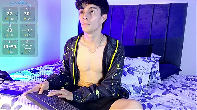 Snapshot of axxxel_twink chatting on June 8, 2026, 3:07 am axxxel twink online show from June 8, 2026, 3:07 am