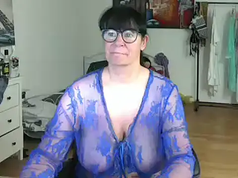 Sylly online show from February 26, 2025, 7:31 am