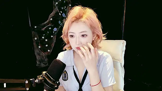 Lady-Mia777 online show from February 3, 2026, 2:53 am