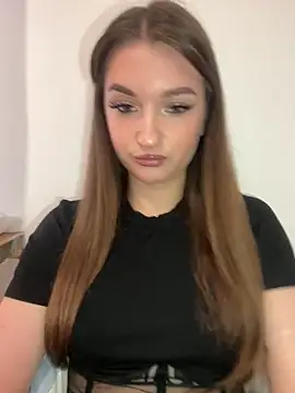 Green eyes lady online show from March 10, 2026, 12:43 pm