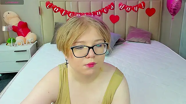 Lauraaa Smith online show from February 19, 2026, 12:39 am