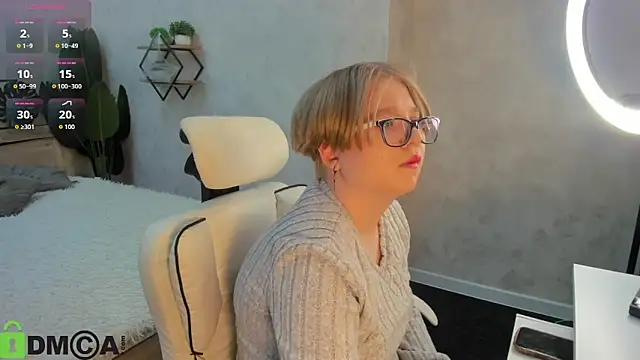 Lauraaa Smith online show from February 25, 2026, 7:18 am