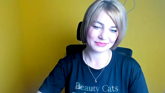 CuttieEmma online show from June 26, 2026, 11:58 am