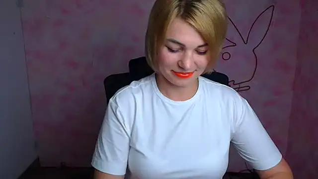 CuttieEmma online show from July 7, 2026, 11:47 am