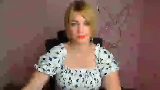 CuttieEmma online show from July 14, 2026, 11:38 am