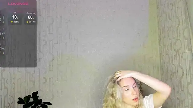 Snapshot of Elysia_kiss chatting on February 15, 2026, 5:04 am Elysia kiss online show from February 15, 2026, 5:04 am