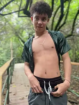 yoursexyjose online show from April 18, 2026, 7:58 pm