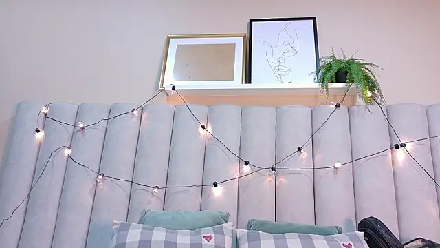 EmmaLou   online show from February 3, 2026, 4:10 am