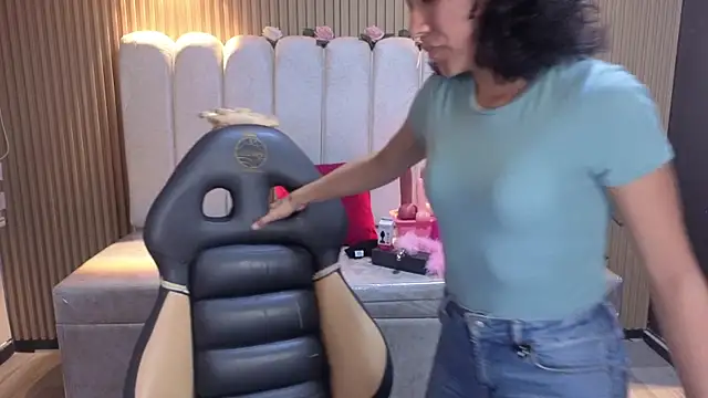 Lynn turner online show from April 20, 2026, 12:30 pm