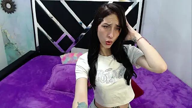 Revelgirl19 online show from February 26, 2026, 5:01 pm