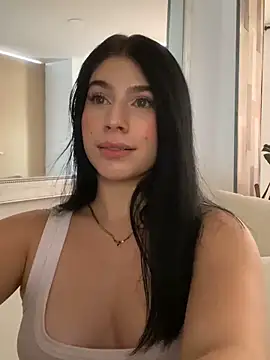 Snapshot of _HannahFox_ chatting on May 6, 2026, 5:29 pm HannahFox online show from May 6, 2026, 5:29 pm