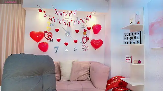 Luna Millers online show from February 19, 2026, 4:08 am