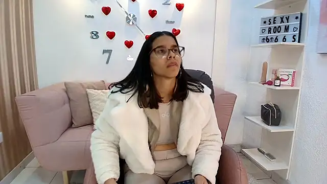 Luna Millers online show from March 4, 2026, 3:56 am