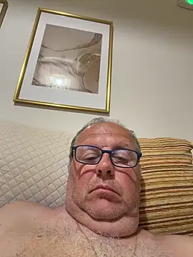 Snapshot of YachtCaptain10 chatting on April 24, 2026, 11:29 pm YachtCaptain10 online show from April 24, 2026, 11:29 pm