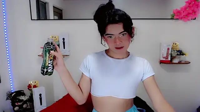 NathalialLooes online show from March 9, 2026, 5:55 am