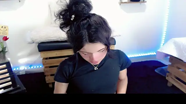 NathalialLooes online show from March 29, 2026, 5:07 am