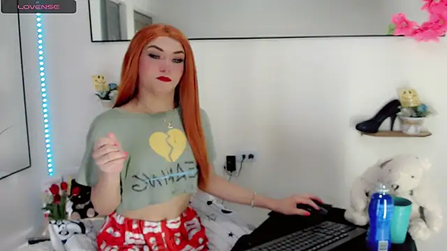 NathalialLooes online show from April 21, 2026, 5:25 am