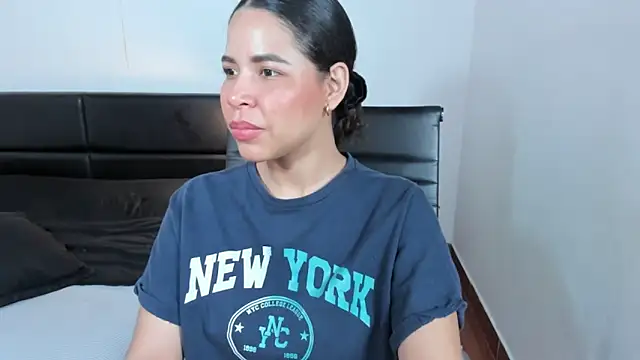 AshlyViper online show from February 6, 2026, 10:57 pm