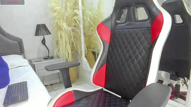 KarelyMitchel online show from March 30, 2026, 1:12 pm