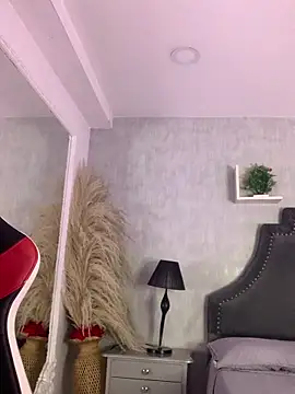 KarelyMitchel online show from April 19, 2026, 11:53 am