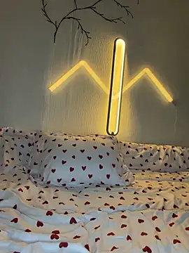 AlyaX X online show from April 21, 2026, 1:06 pm