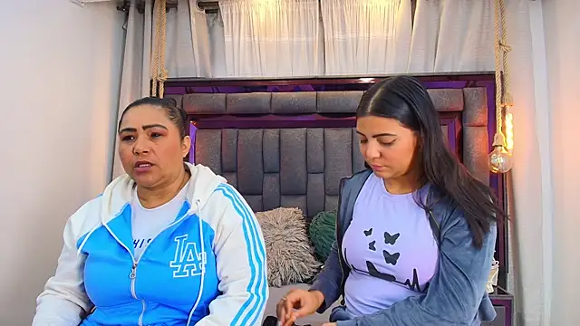 Karina Mendoza online show from April 21, 2026, 12:00 pm