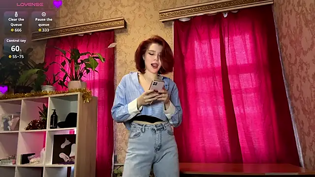 LaurynGeisinger online show from February 5, 2026, 1:49 pm