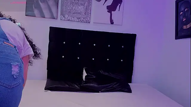 Zoe-yanin online show from March 17, 2026, 6:55 pm