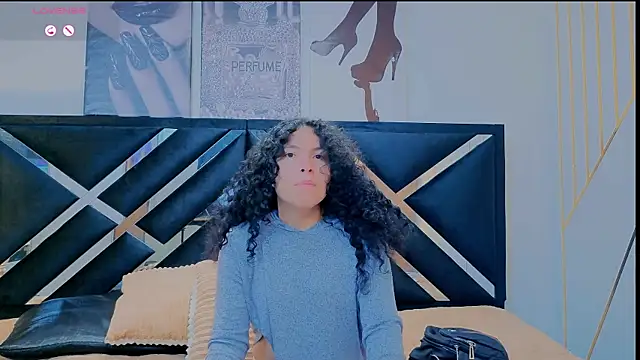 Zoe-yanin online show from April 20, 2026, 6:53 pm